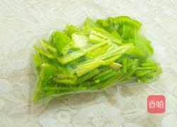 青椒压空心菜杆的做法图解3