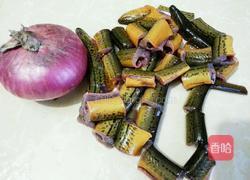 洋葱炒黄鳝的做法图解1