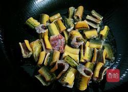 洋葱炒黄鳝的做法图解3