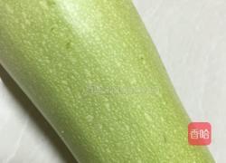 西葫芦炒肉丝的做法图解1