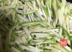 西葫芦炒肉丝的做法图解9