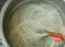 西红柿蛋面的做法图解2