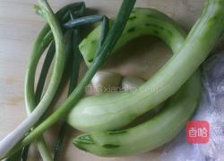 黄瓜炖丸子的做法图解2