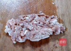 青椒榨菜肉丝的做法图解1