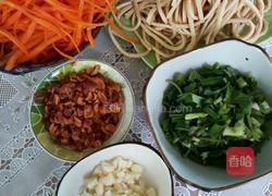 凉拌千张胡萝卜丝的做法图解1