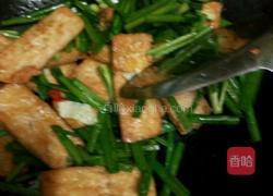 豆腐炒韭菜的做法图解7
