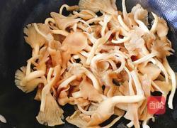 丝瓜炒袖珍菇的做法图解3