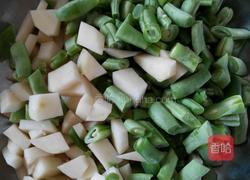 豆角土豆肉丁饭的做法图解1