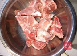 冬瓜脊骨汤的做法图解1