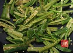 尖椒炒牛里脊肉的做法图解2