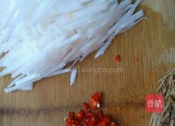 香辣萝卜丝的做法图解1