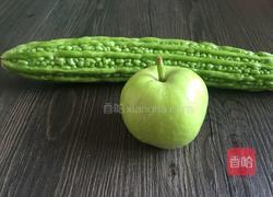青苹果苦瓜冰饮的做法图解1