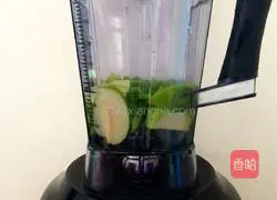 Illustration of how to make green apple bitter melon ice drink 3