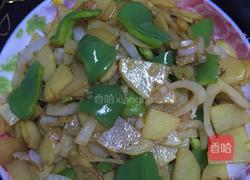 青椒葱头土豆片的做法图解7