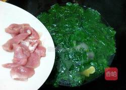豆角叶瘦肉汤的做法图解6