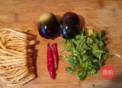 松花蛋调馓子的做法图解1