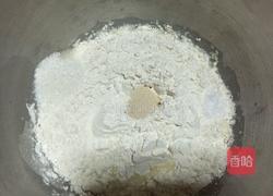 鲜虾培根披萨(九寸)的做法图解2