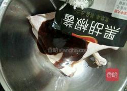 柠香黑椒烤鸭腿的做法图解2