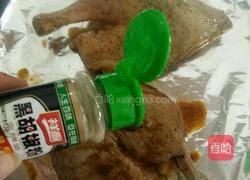 柠香黑椒烤鸭腿的做法图解4