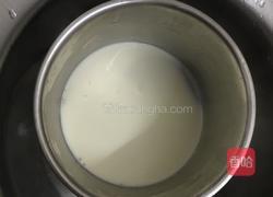 草莓慕斯的做法图解1