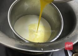 草莓慕斯的做法图解3