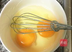 海鲜菇炒鸡蛋的做法图解1