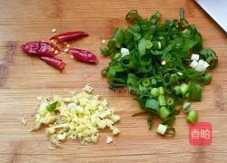 辣白菜豆腐汤的做法图解1