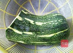 剁椒炒嫩南瓜丝的做法图解1