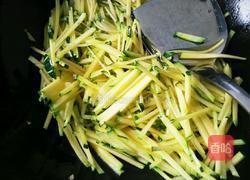 剁椒炒嫩南瓜丝的做法图解4