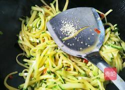 剁椒炒嫩南瓜丝的做法图解6