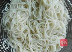 Illustration of how to make noodles 4
