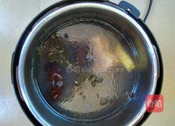 海带木耳大骨汤的做法图解3