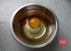 胡萝卜鸡蛋饼的做法图解1