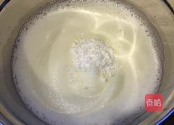 萨瓦林戚风蛋糕的做法图解10