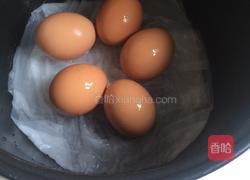 电饭煲煮鸡蛋的做法图解2