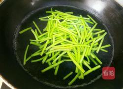 红薯梗炒五花肉的做法图解7