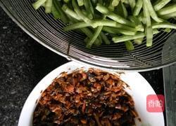 梅干菜炒豇豆的做法图解1