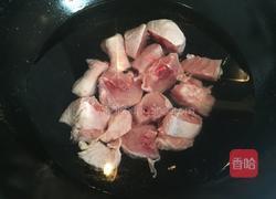 香菇土豆焖鸡腿的做法图解1