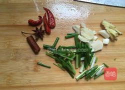 香菇土豆焖鸡腿的做法图解3