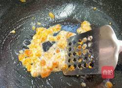 咸蛋炒苦瓜的做法图解3