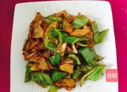 土豆片炒辣椒的做法图解5