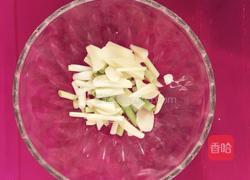 土豆片炒辣椒的做法图解3