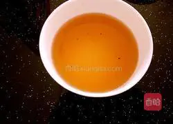 Illustration of how to make carrot, fungus, mushroom, horned melon and pork dumpling stuffing 3