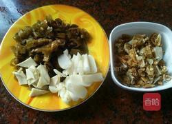 酸辣椒和干辣椒炒鸡肉的做法图解2