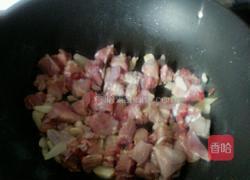 酸辣椒和干辣椒炒鸡肉的做法图解3