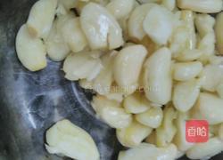 蘑姑炒鸡的做法图解2