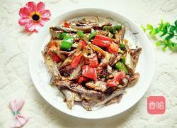 辣椒炒小鱼干的做法图解7