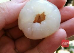 丝瓜炒荔枝的做法图解3