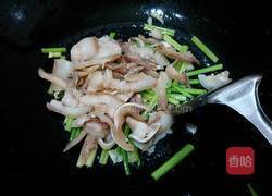 芹菜炒猪耳朵的做法图解6