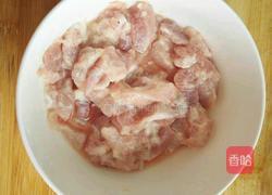 胡萝卜木耳肉片的做法图解2